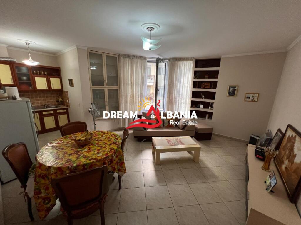 Appartamento 1+1 con possibilità di conversione in 2+1 in vendita sopra la scuola di balletto a Tirana (ID 4111137)