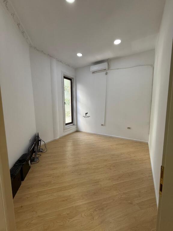 ZYRE ME QERA 80M2 QENDER 1.400 EURO