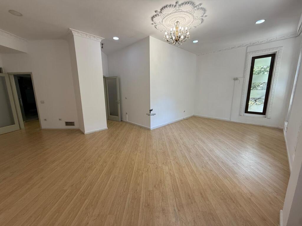 ZYRE ME QERA 80M2 QENDER 1.400 EURO