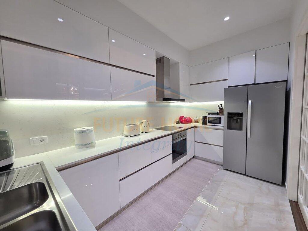 Apartment 3+1+3+ 2 parking spaces for sale Delijorgji Complex