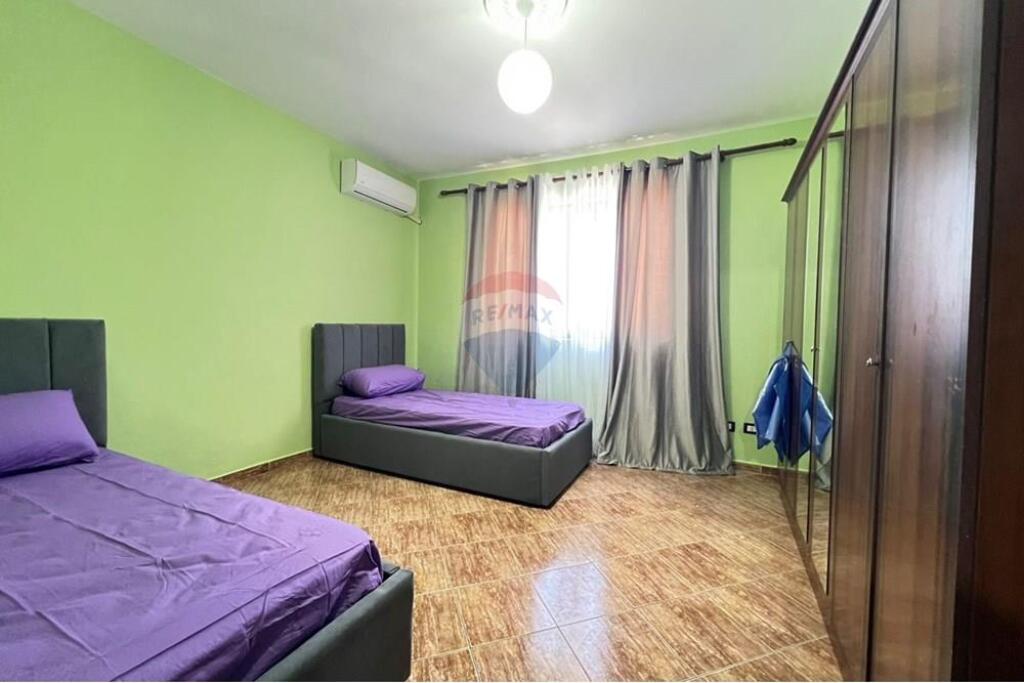 Apartment 2+1, Laprake