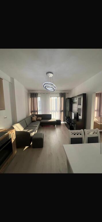 Appartamento 1+1 in affitto ad Astir, vicino a Green City  📍 Posizione: Astir, vicino a Green City 🏢 5° piano, edificio nuovo con ascensore 🛋️ Completamente arredato e in ottime condizioni 🛏️ Organizzazione: 1 camera da letto + 1 soggiorno con cucina + 1 bagno + balcone 💶 Prezzo: 500€