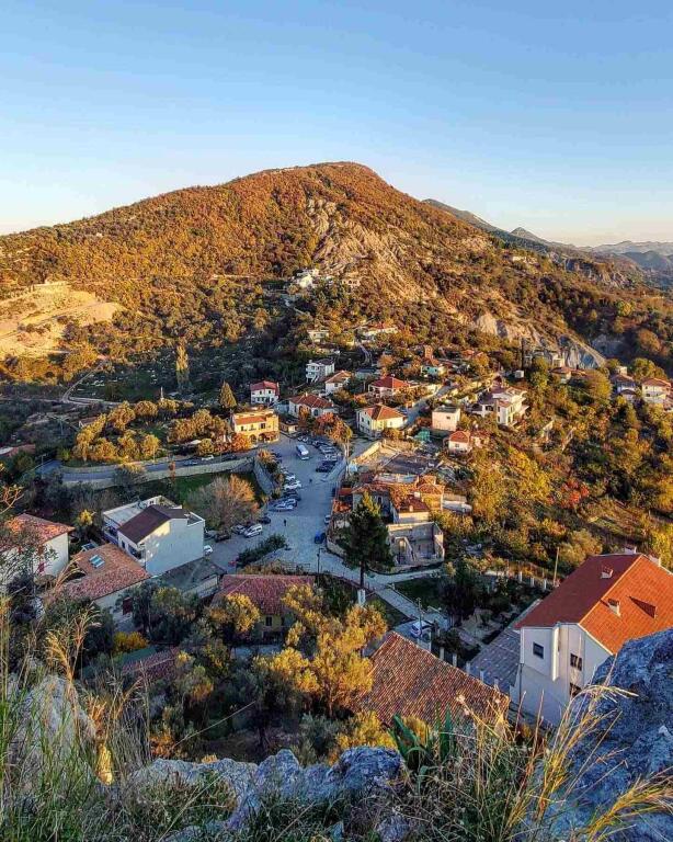 Toke ne shitje ne Zonen e Petreles Tirane (ID 4191175)