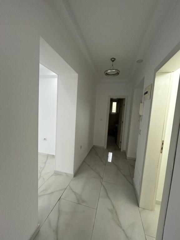 OFFICE FOR RENT 60 M2 DIBRA STREET 700 EURO