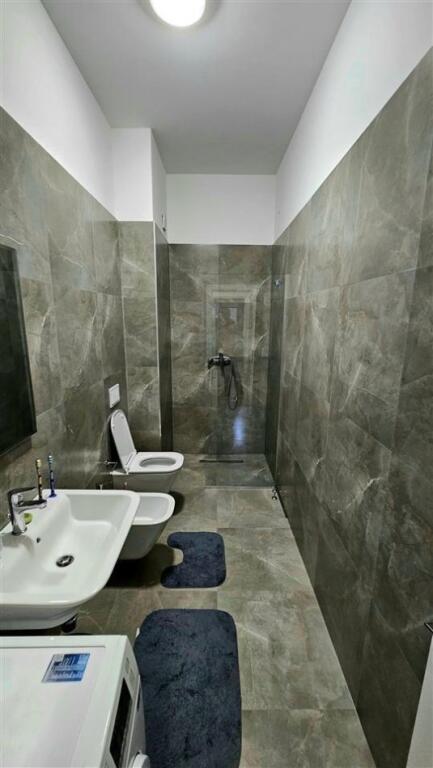 Super Apartament me qera tek Rruga e Kavajes/Square 21 (750 Euro)