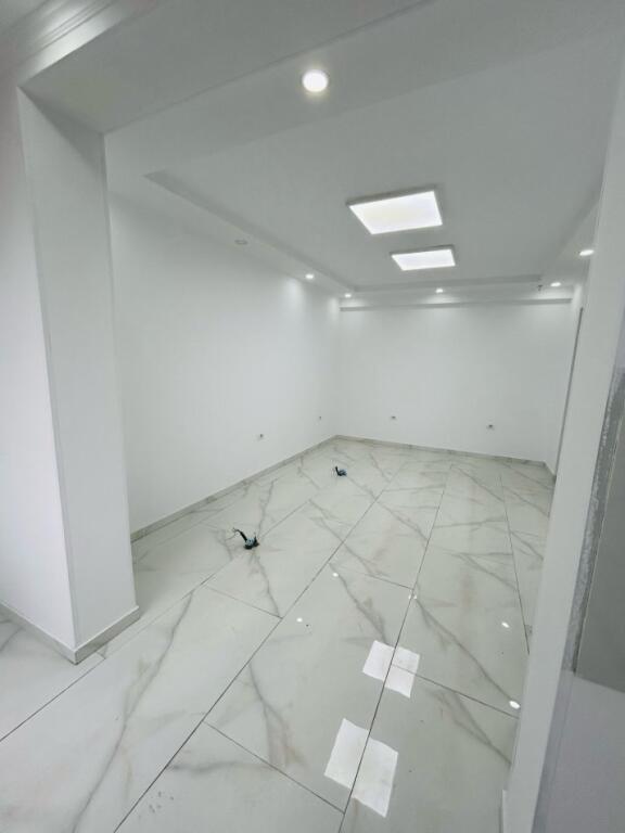 OFFICE FOR RENT 60 M2 DIBRA STREET 700 EURO