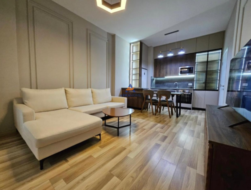 JEPET APARTAMENT ME QERA 1+1+BALCONY "KOMPLEKSI SQUARE 21 " 750 EURO.