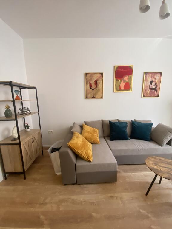 1+1, red school center, price 600 euro, parking with extra price