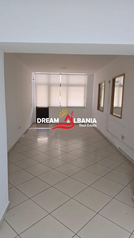 Zyre me Qera/Ambient Biznesi ne Rrugen Myslym Shyri, prane Someg ne Tirane (ID 42611253)