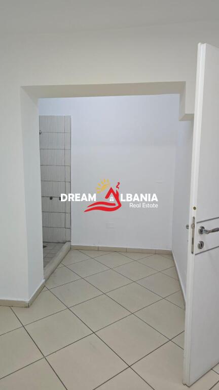 Zyre me Qera/Ambient Biznesi ne Rrugen Myslym Shyri, prane Someg ne Tirane (ID 42611253)