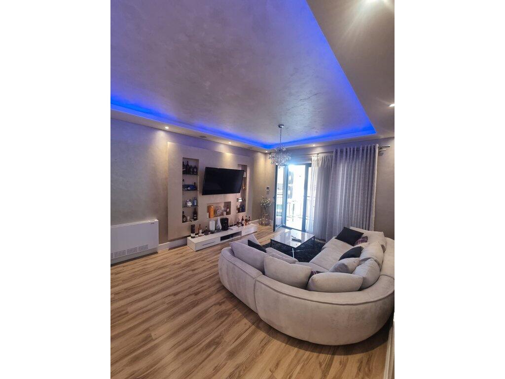 ASTIR, APARTAMENT 2+1+2 + VEND PARKIMI ME QIRA NË REZIDENCËN "GREEN CITY" – INVESTIM PREMIUM! INVESTIM LUKSOZ! VENDNDODHJE STRATEGJIKE! 900 € /muaj