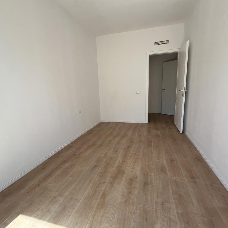 Shitet apartament 1+1 Liqeni i Thate