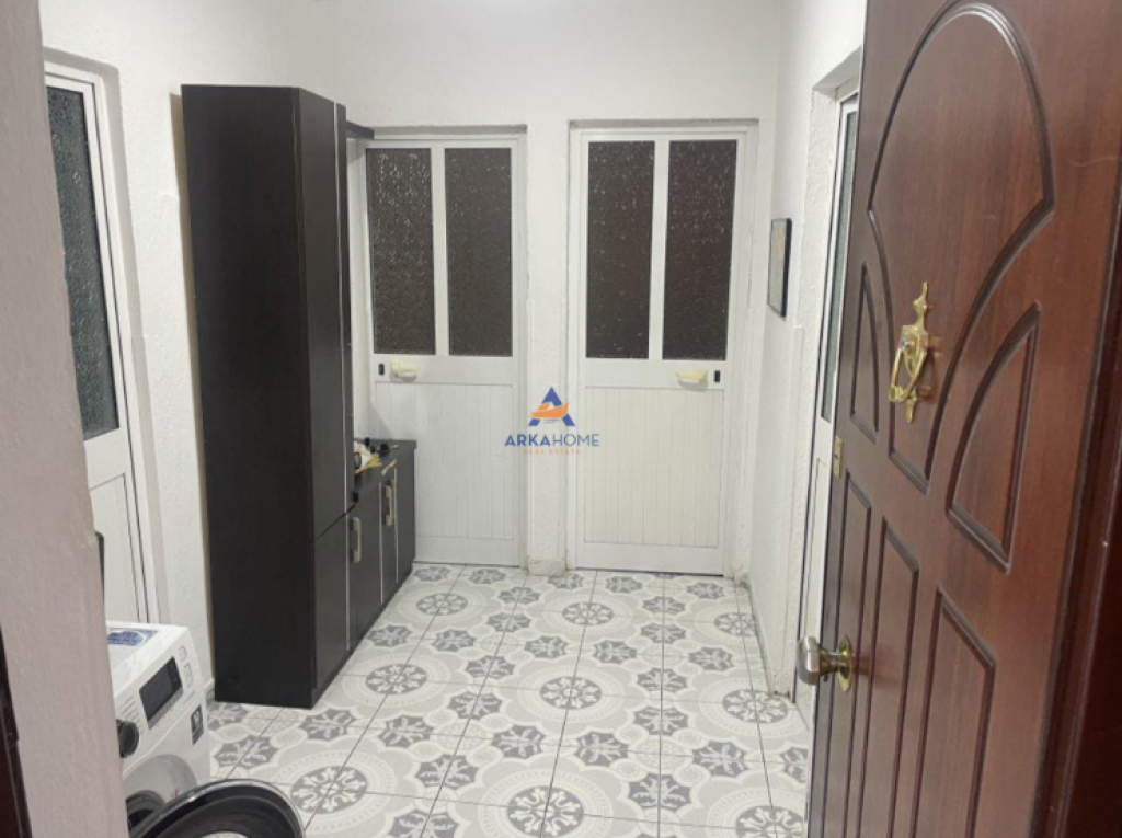 VENDESI APPARTAMENTO 2+1+BALCONE " VIA RAMAZAN ZAKJA, XHAMLLIK" 130.000 EURO.
