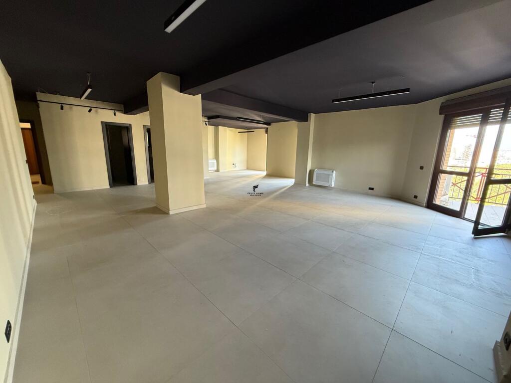 OFFICE FOR RENT 140 M2 CENTER 2000 EURO