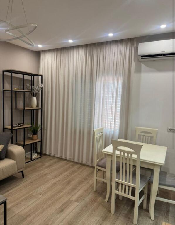Apartament 1+1 me qera tek Ish Restorant Durresi (600 Euro