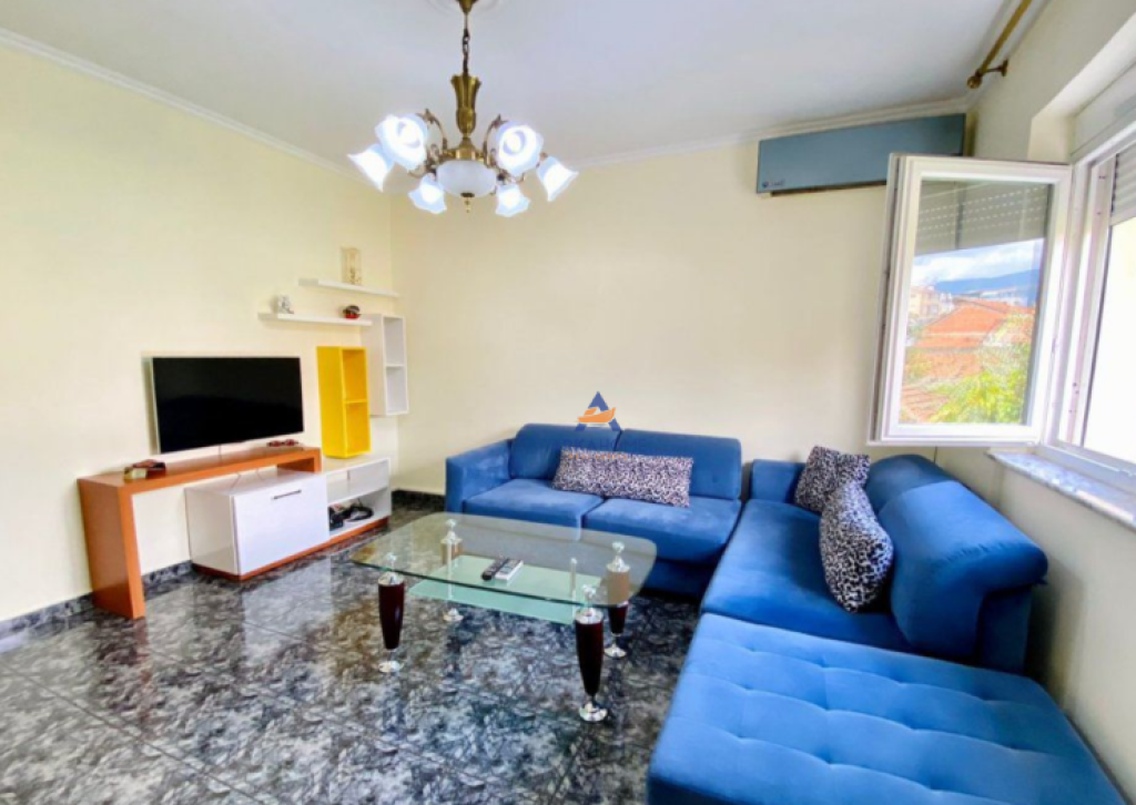 JEPET ME QERA APARTAMENT 2+1+BALLKON "RRUGA FORTUZI" 700 EURO (PARKIM I PERFSHIRE).