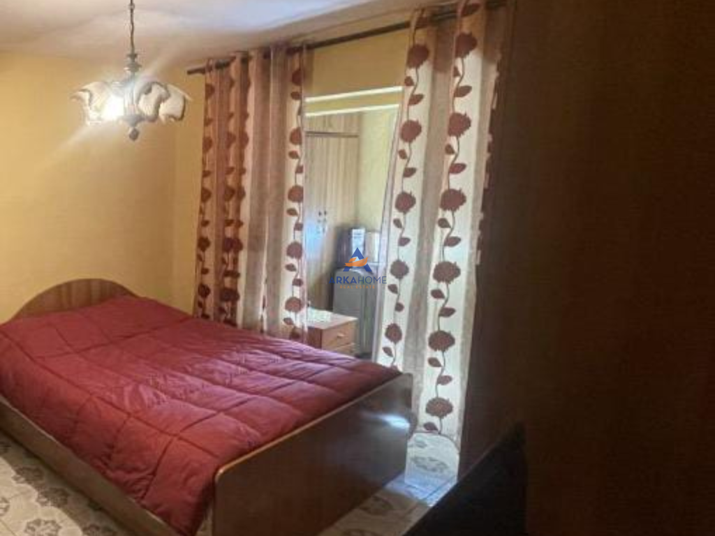 VENDESI APPARTAMENTO 2+1+BALCONE " VIA RAMAZAN ZAKJA, XHAMLLIK" 130.000 EURO.