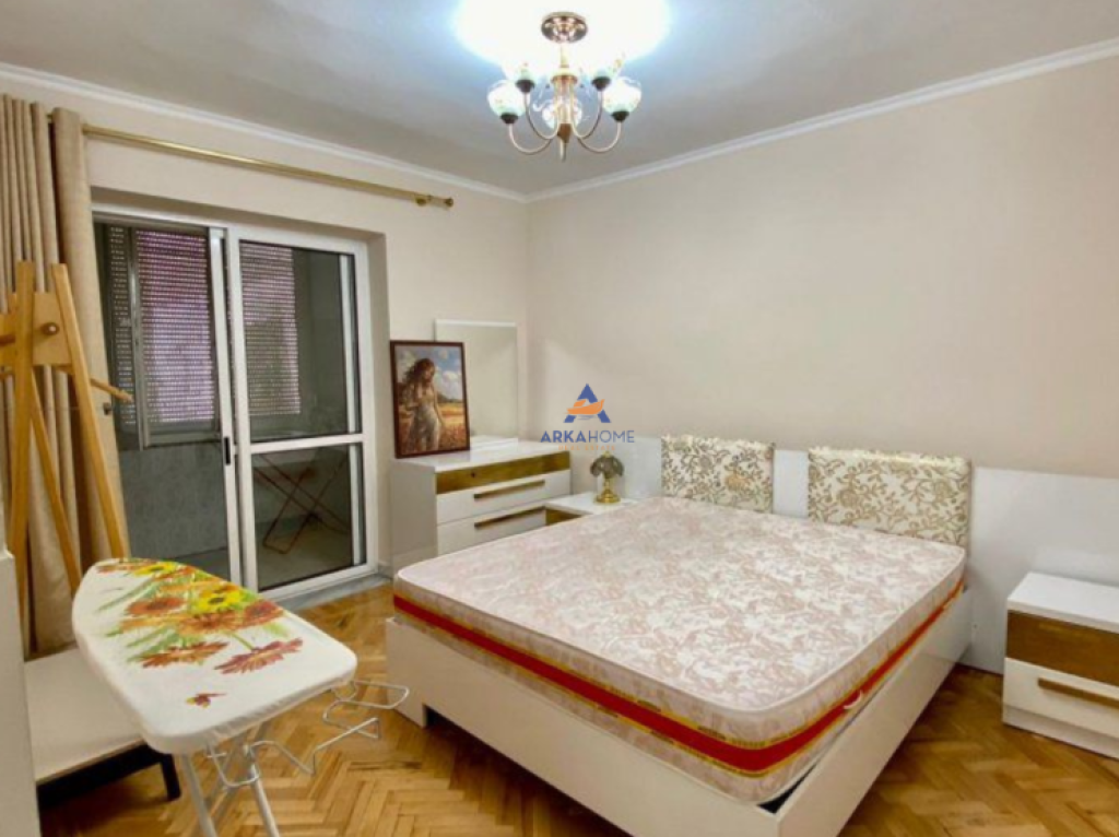 JEPET ME QERA APARTAMENT 2+1+BALLKON "RRUGA FORTUZI" 700 EURO (PARKIM I PERFSHIRE).