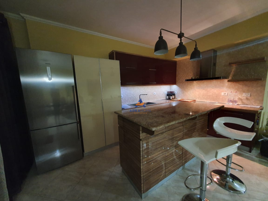 APPARTAMENTO IN AFFITTO 3+1+BALCONE "VIA FROSINA PLAKU, EX PARCO" 800 EURO.