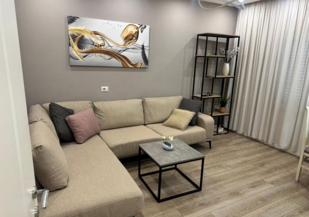 Apartament 1+1 me qera tek Ish Restorant Durresi (600 Euro