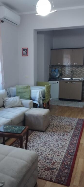 3+1 apartment for rent, near Shkolle e Kuqe, price 500