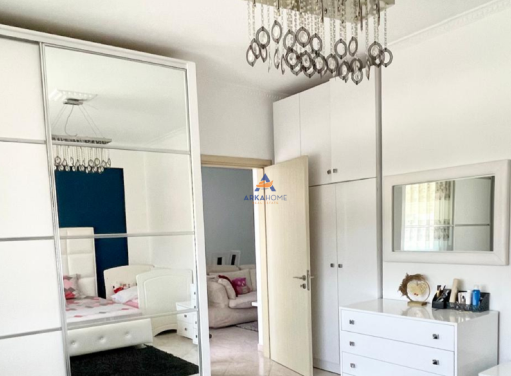 JEPET APARTAMENT ME QERA 2+1+BALLKON "RRUGA JORDAN MISJA " 700 EURO.