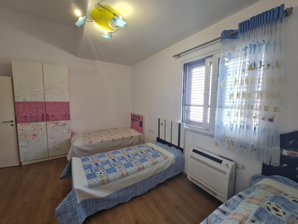 Papafingo e mobiluar,3+1,liqeni i thate,cmim 900 euro