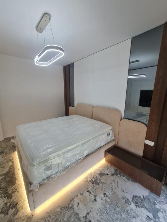 📢 Apartament Luksoz 1+1+garazh për Qira në Liqenin e Thatë! 🏡✨