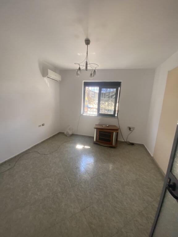 1+1, 4th floor existing building, in Ali Dem, 107,000 euros