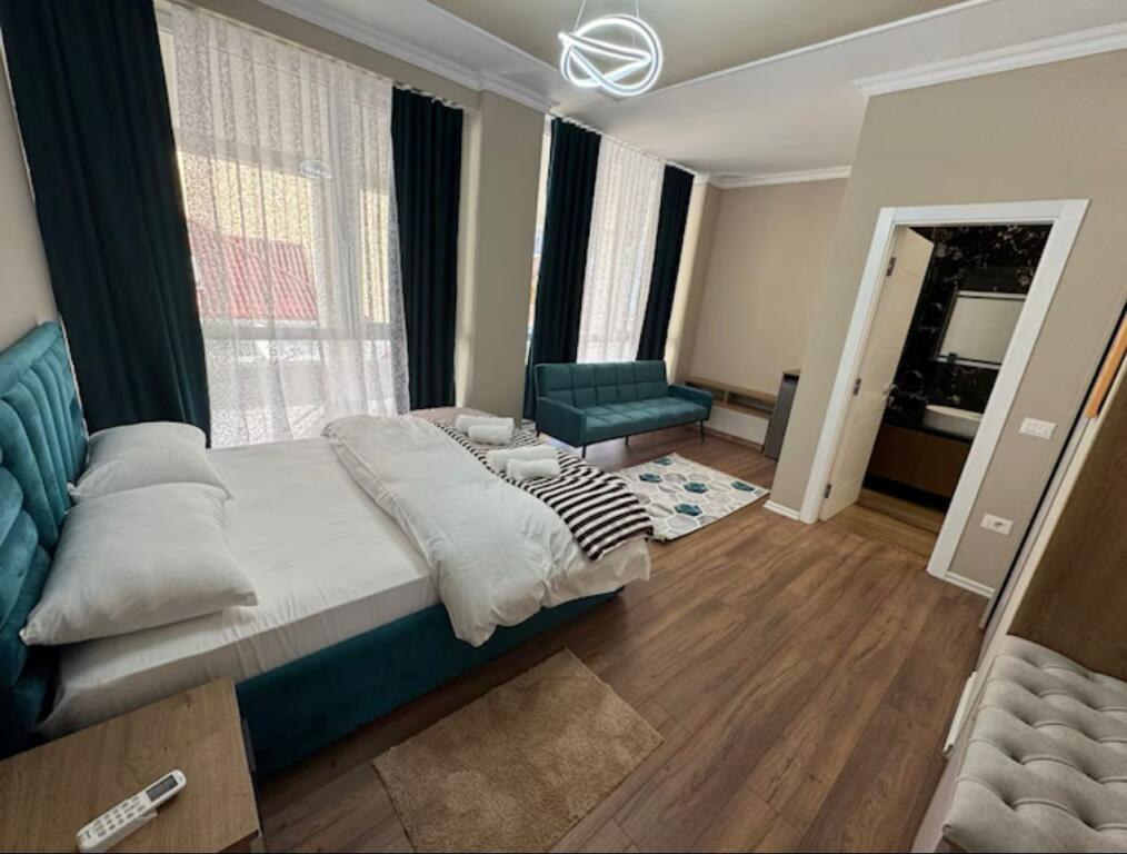 RENT APARTMENT 2+1+2 NEAR PARTIZANI HIGH SCHOOL