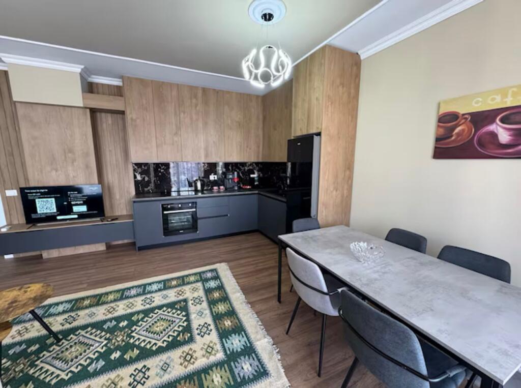 RENT APARTMENT 2+1+2 NEAR PARTIZANI HIGH SCHOOL