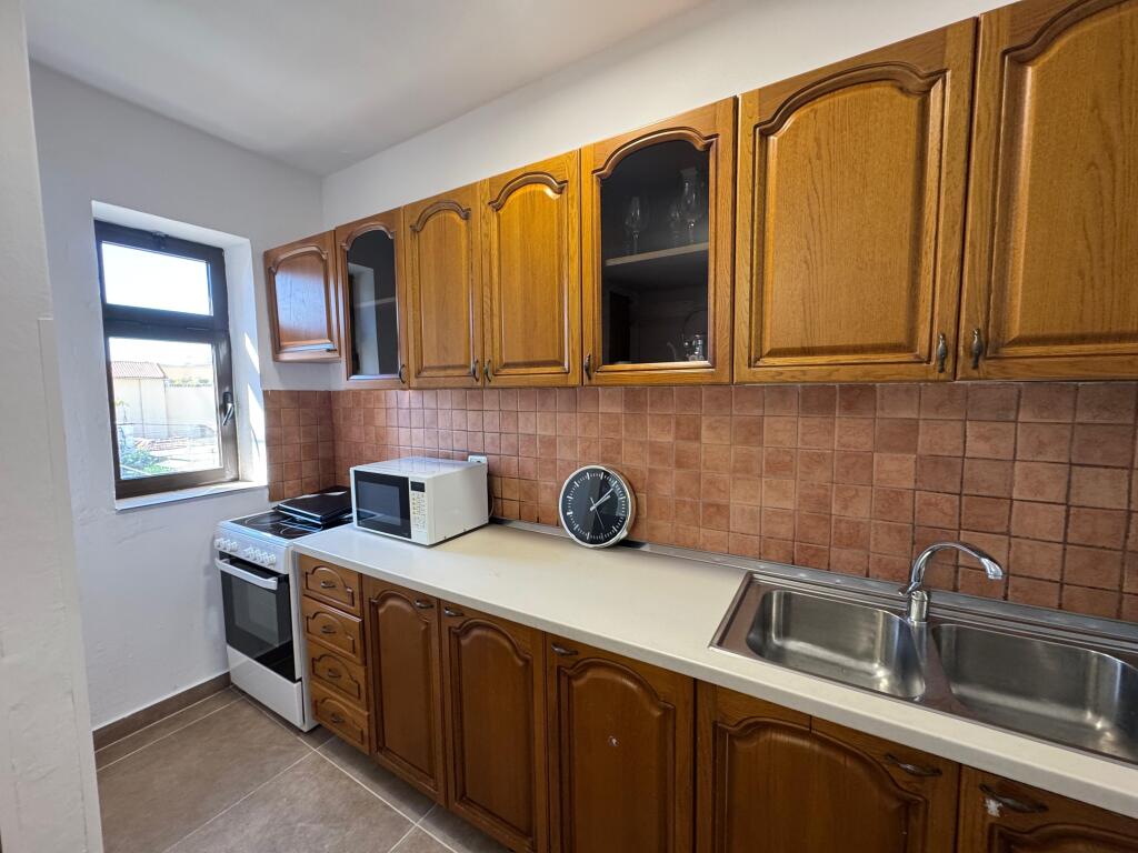 🏡 Apartament me Qira 2+1 📍 Xhamllik, Prane "Rosmann Lala"💶 Çmimi: 50000 leke (i diskutueshëm)