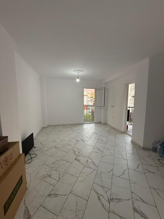 🏢Vendesi Appartamento 1+1+Balcone | 📍Via Haxhi Hysen Dalliu, Stazione del Treno | 💶163.000€
