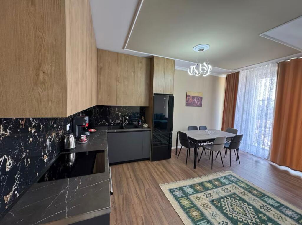 RENT APARTMENT 2+1+2 NEAR PARTIZANI HIGH SCHOOL