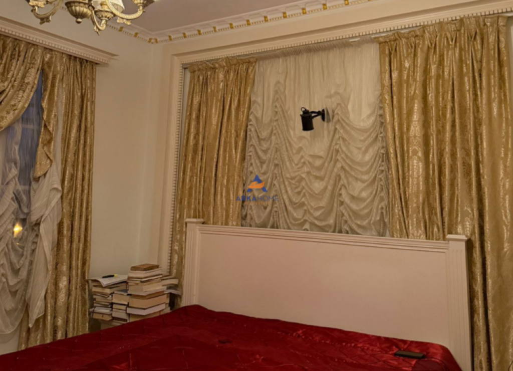 VILË 4-KATËSHE PËR SHITJE “KODRA E PRIFTIT” 680.000  EURO