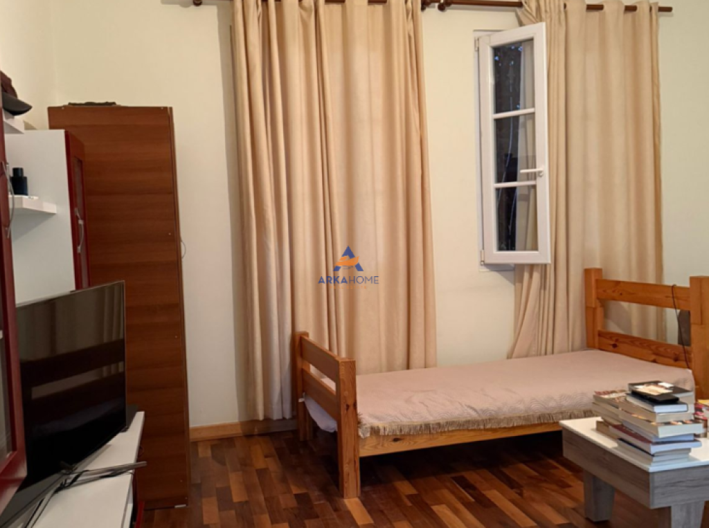 VILË 4-KATËSHE PËR SHITJE “KODRA E PRIFTIT” 680.000  EURO