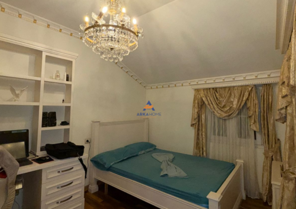 VILË 4-KATËSHE PËR SHITJE “KODRA E PRIFTIT” 680.000  EURO