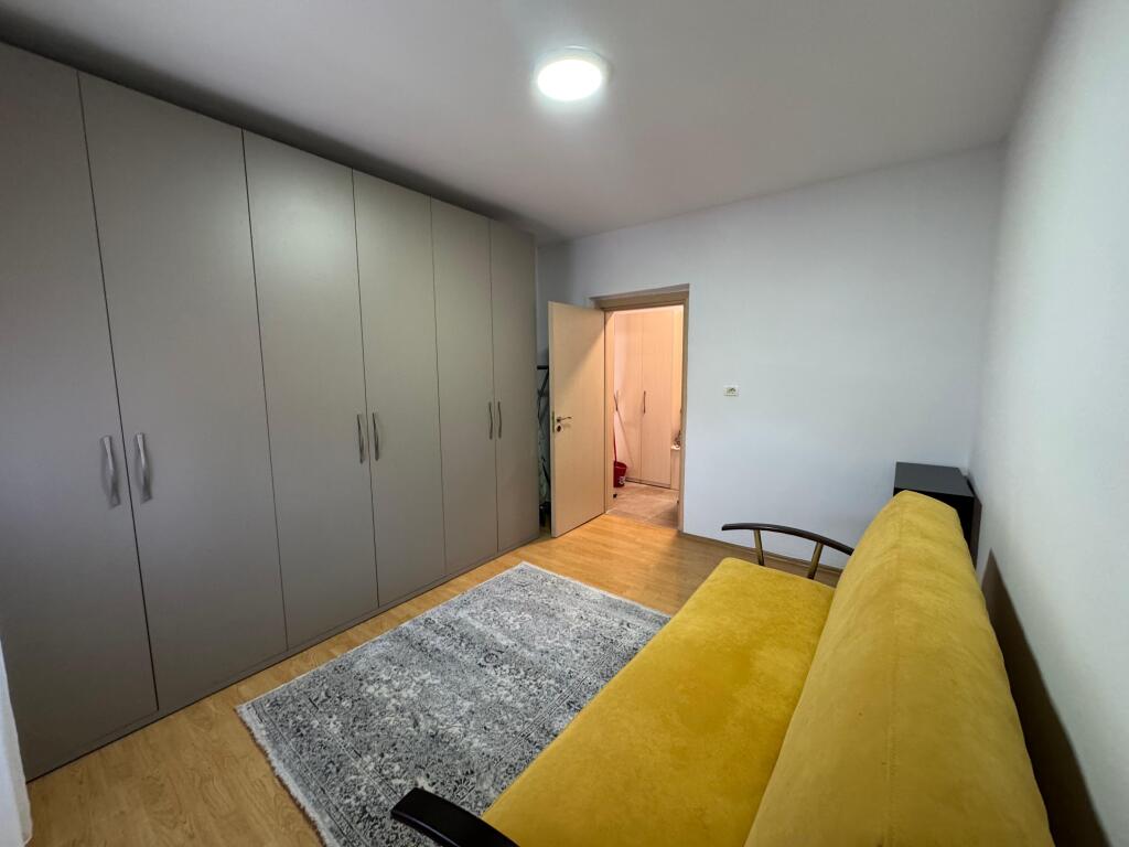 🏡 Apartament me Qira 2+1 📍 Xhamllik, Prane "Rosmann Lala"💶 Çmimi: 50000 leke (i diskutueshëm)