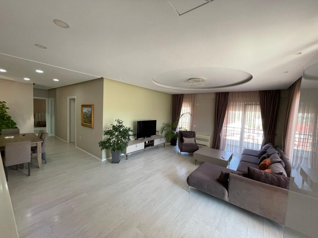 Apartament 3+1+2 me Qira – Liqeni i Thatë