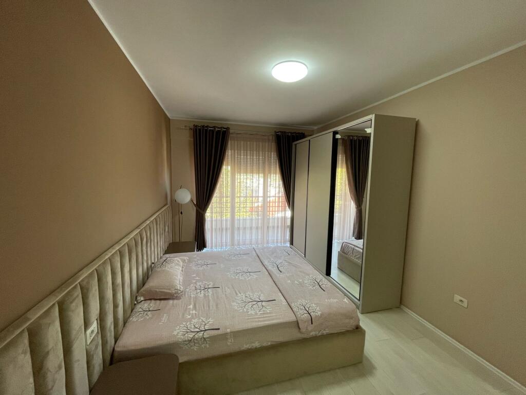 Apartament 3+1+2 me Qira – Liqeni i Thatë