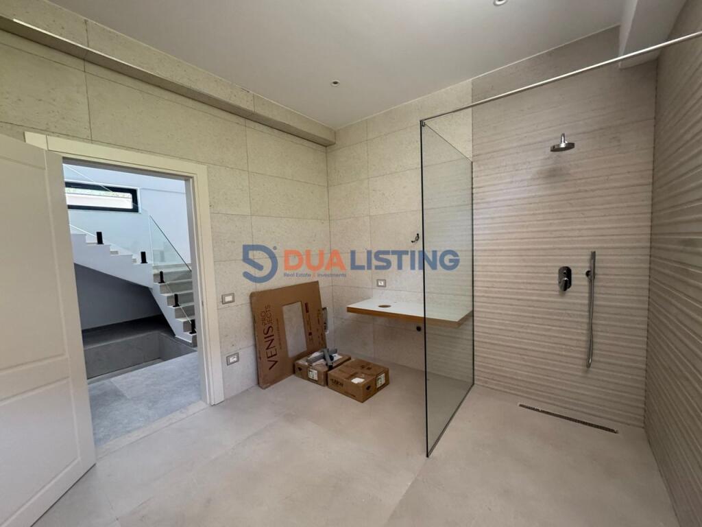 VILLA CON PISCINA IN VENDITA VICINO A TEG !!