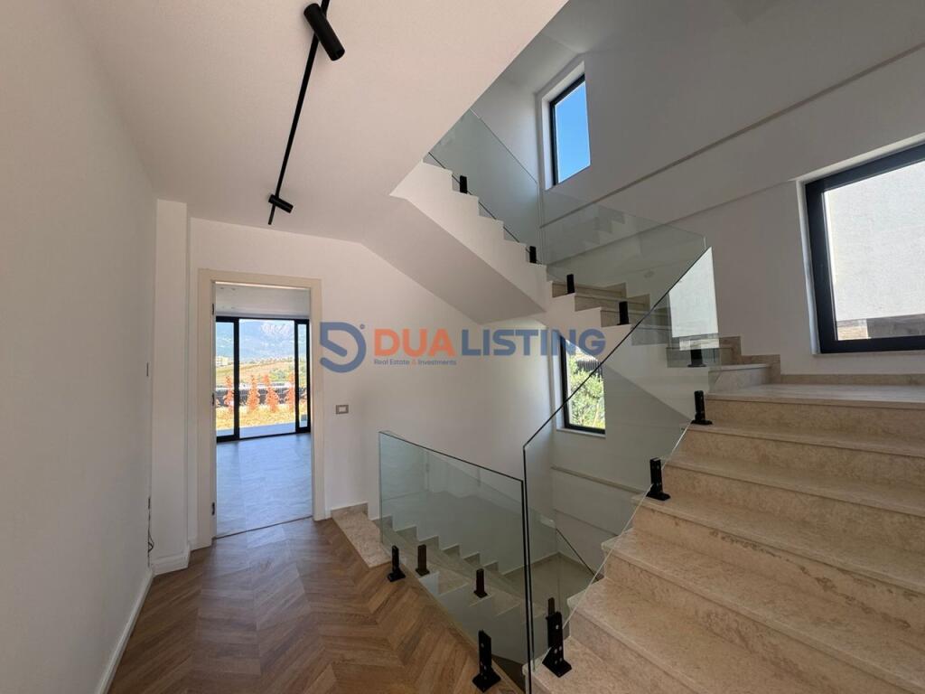 VILLA CON PISCINA IN VENDITA VICINO A TEG !!