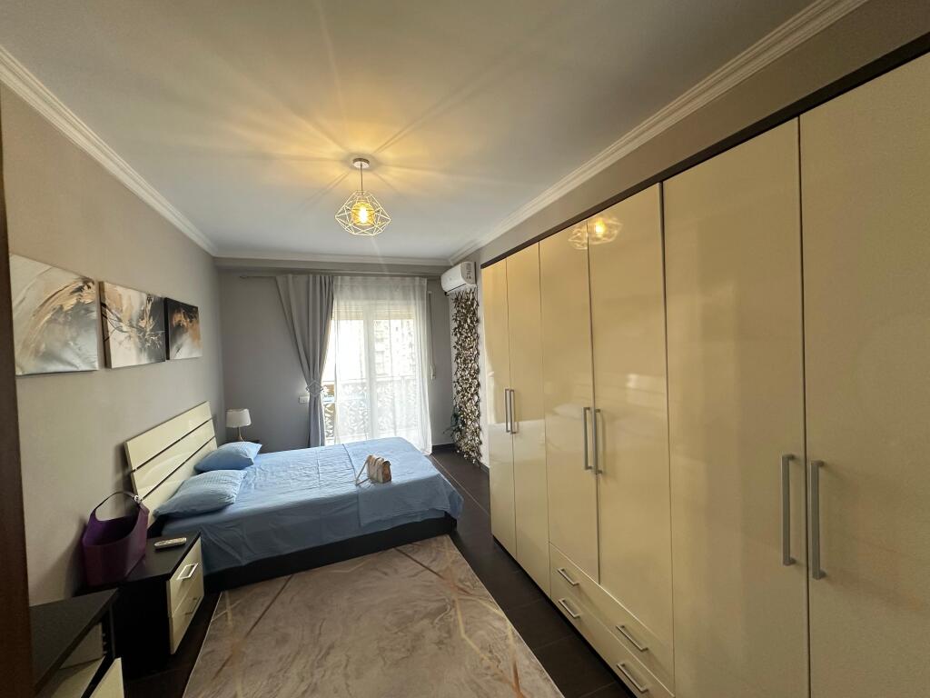 ✨Qera Apartment 2+1 +2 📍tek Ringu zogu i zi 💶Cmimi 900 Euro