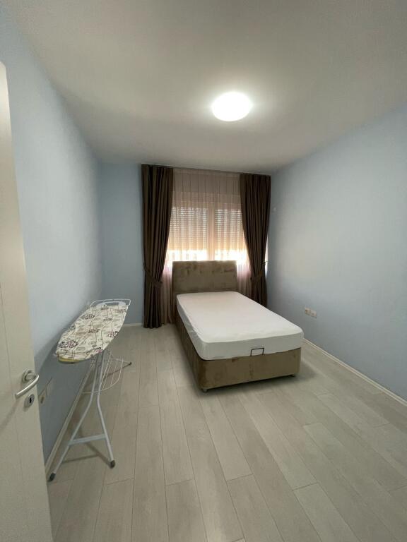 Apartament 3+1+2 me Qira – Liqeni i Thatë