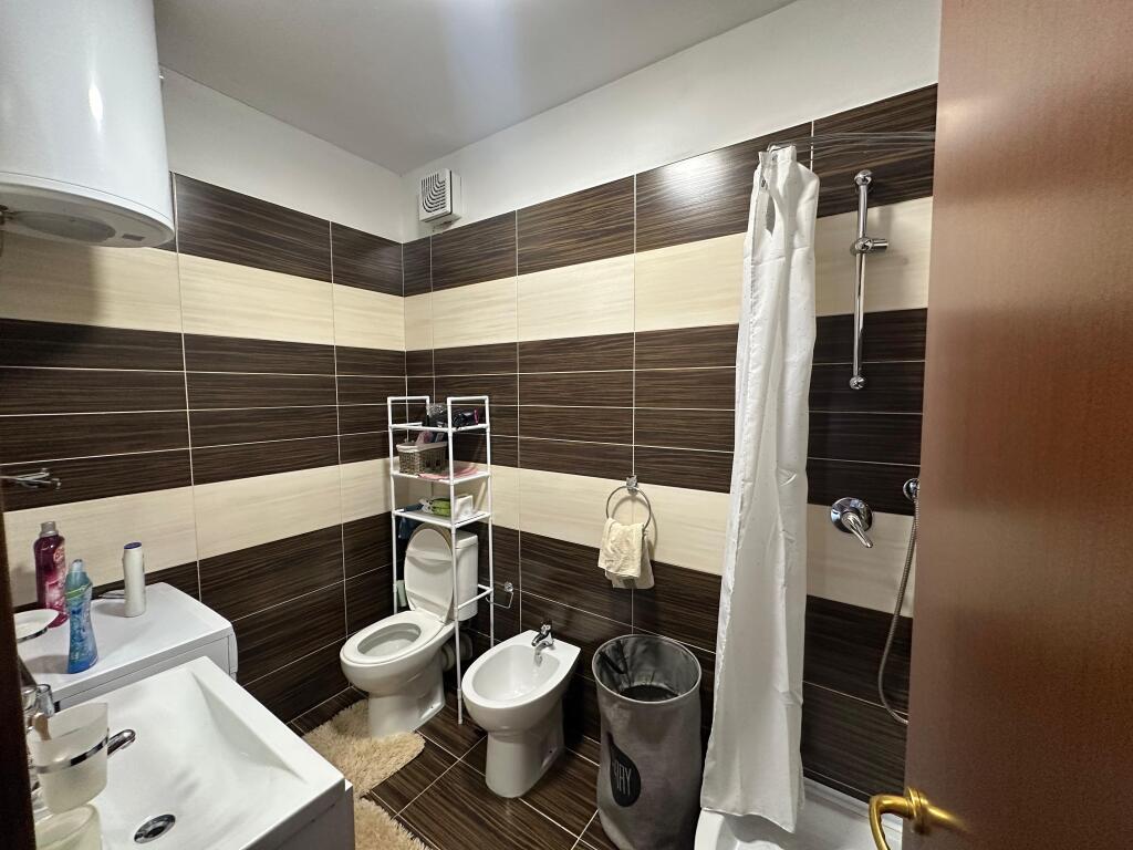 ✨Qera Apartment 2+1 +2 📍tek Ringu zogu i zi 💶Cmimi 900 Euro
