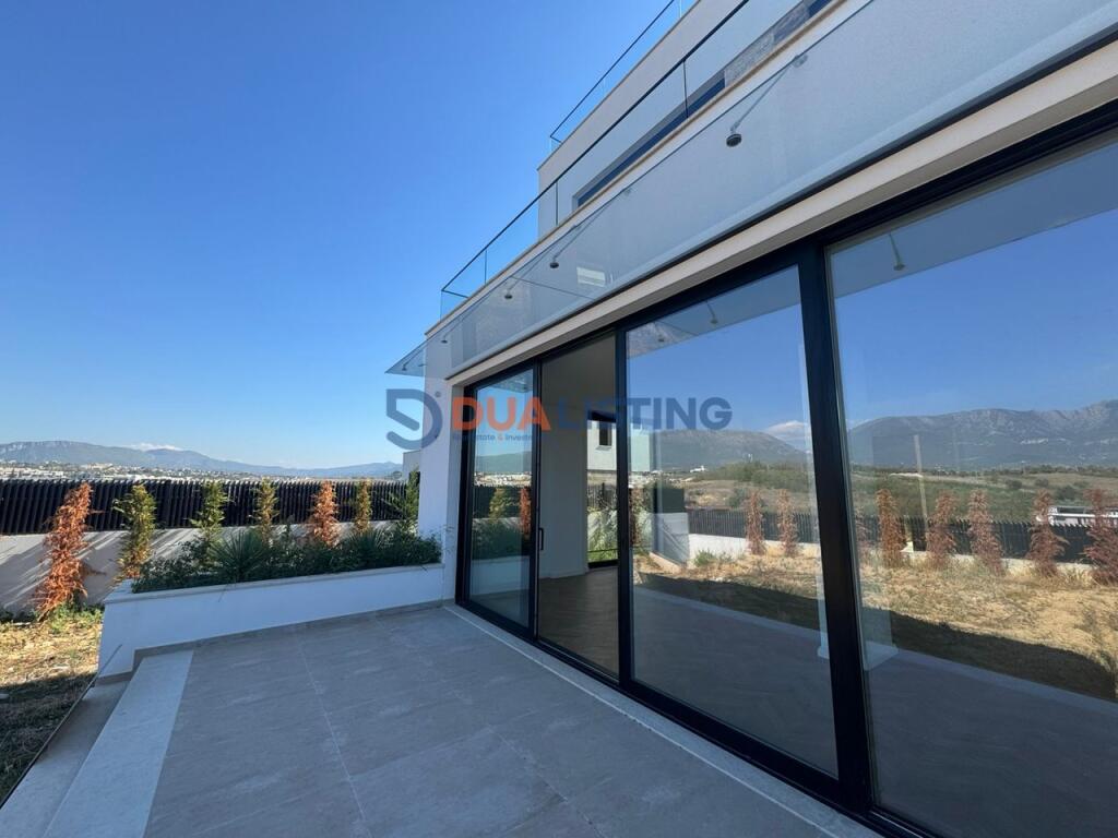 VILLA CON PISCINA IN VENDITA VICINO A TEG !!