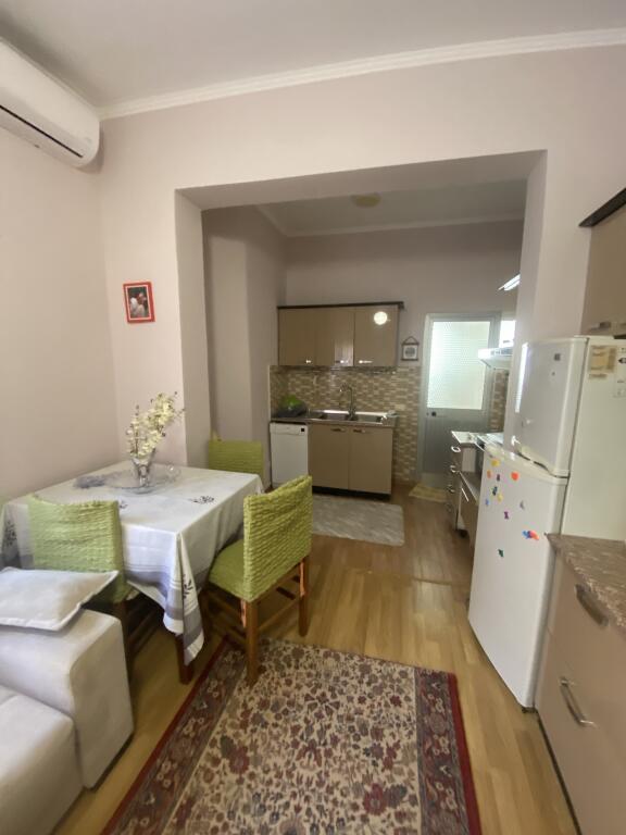 3+1, furnished, at Frida hairdresser, Hoxha Tahsim 500 euros