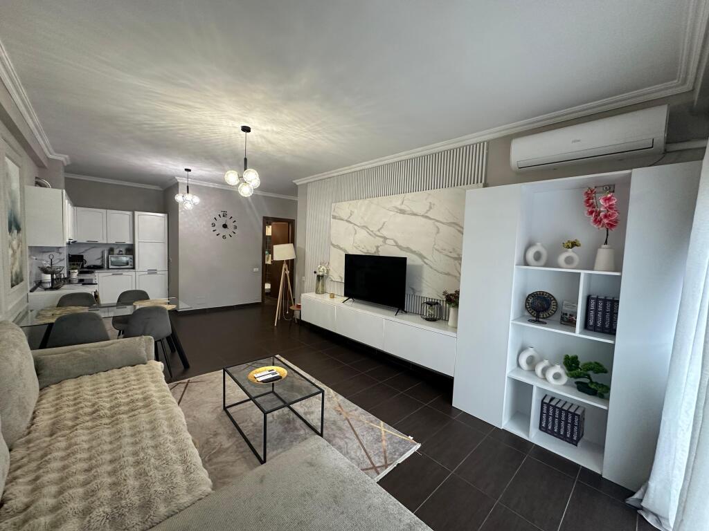 ✨Qera Apartment 2+1 +2 📍tek Ringu zogu i zi 💶Cmimi 900 Euro