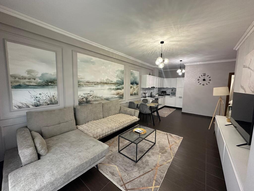 ✨Qera Apartment 2+1 +2 📍tek Ringu zogu i zi 💶Cmimi 900 Euro