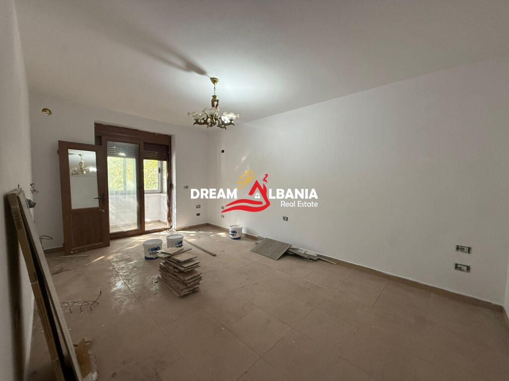 Ambjent per zyra me qera te 21 Dhjetori prane kryqezimit me Vasil Shanton (ID 42611353)